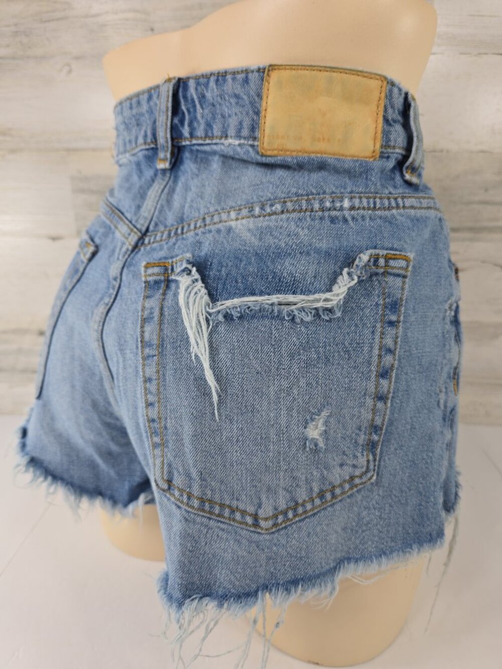 ZARA High Waist Distressed Denim Cut-off Shorts Women’s Size 4 100% COTTON *GUC*